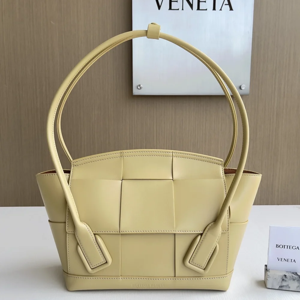 Bottega Veneta Arco 33
