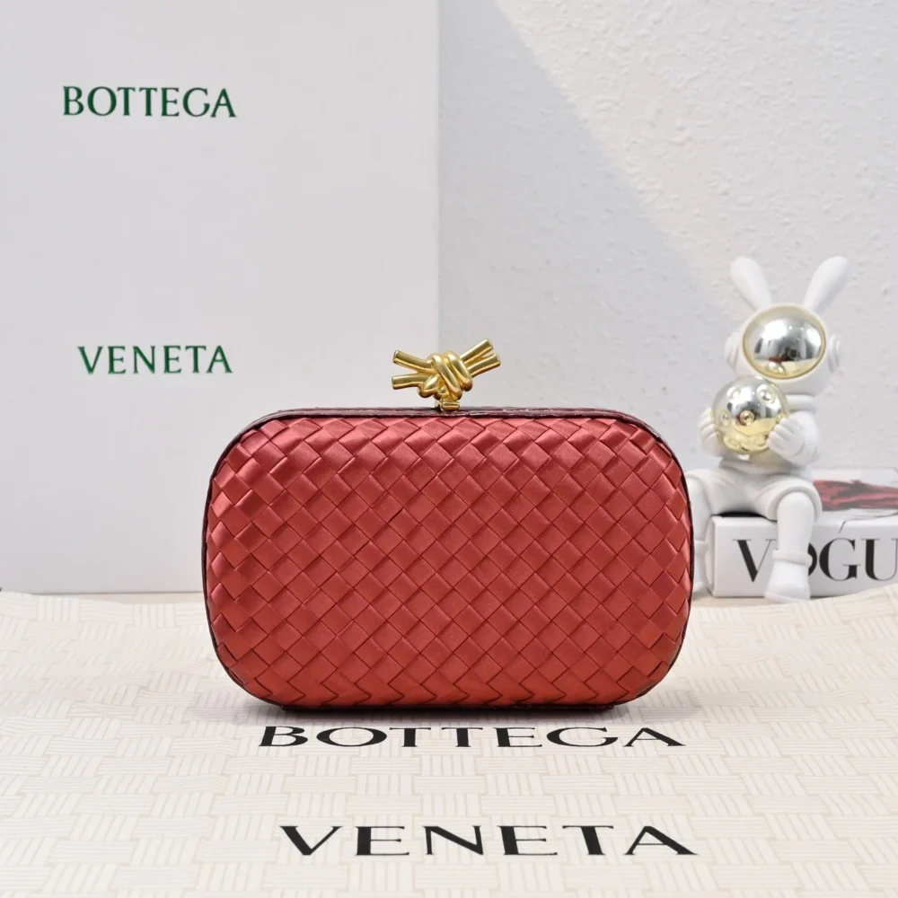 Bottega Veneta (BV) Knot