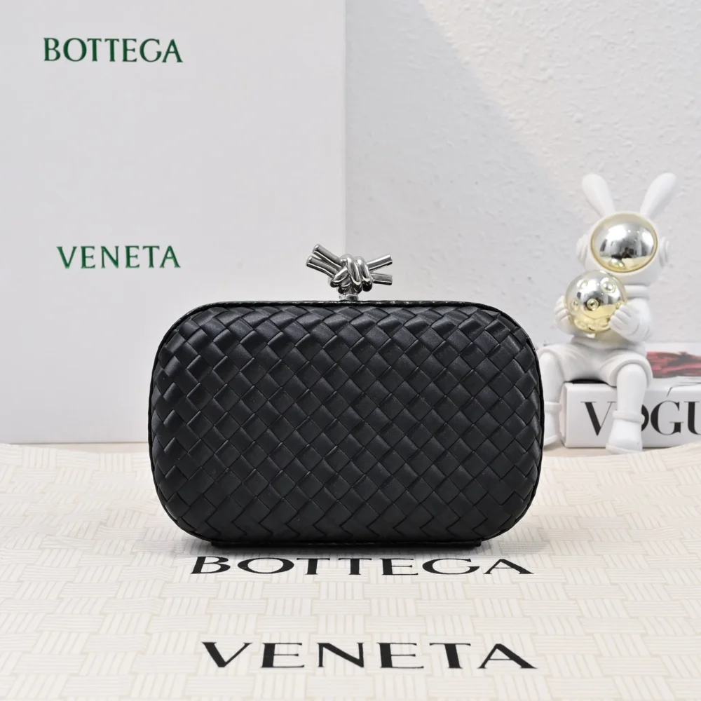 Bottega Veneta (BV) Knot