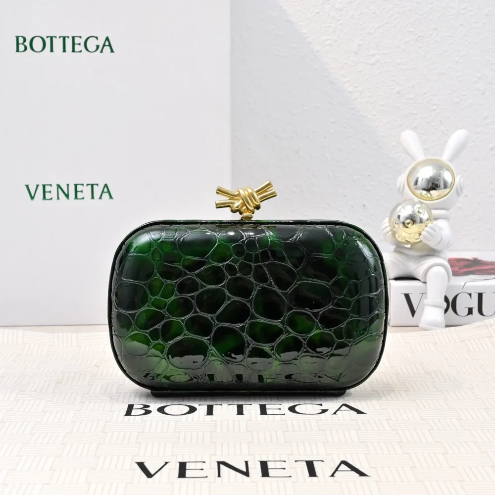 Bottega Veneta (BV) Knot